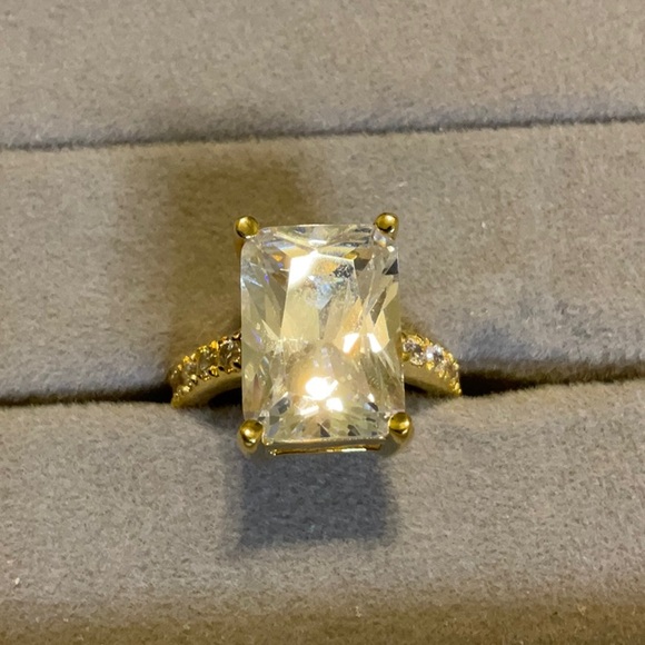 Gold plated sterling silver ring with large rectangular stone - Picture 1 of 5